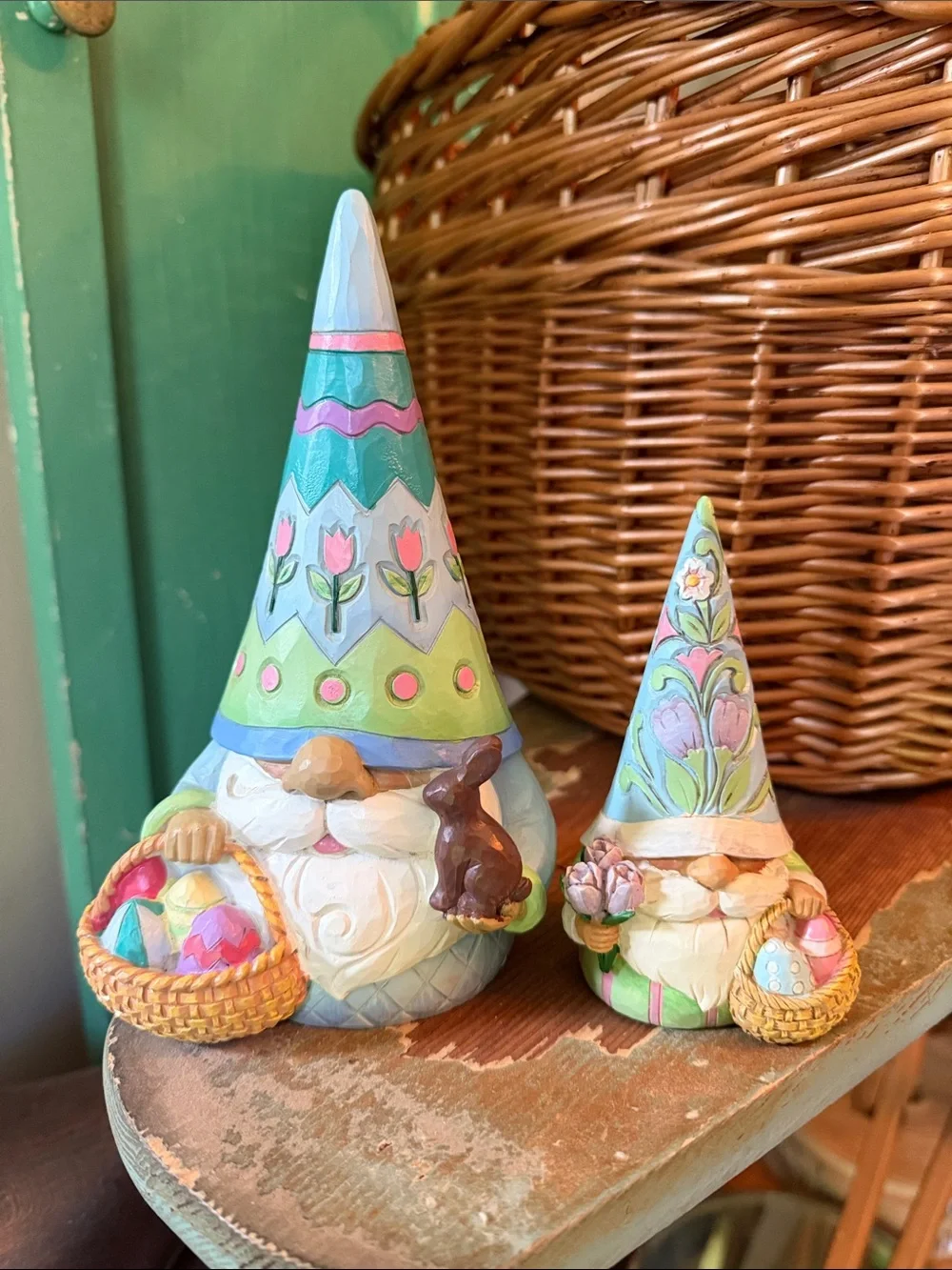 Enesco Jim Shore Heartwood Creek Easter Gnomes with Egg Basket and Bunny Fig.